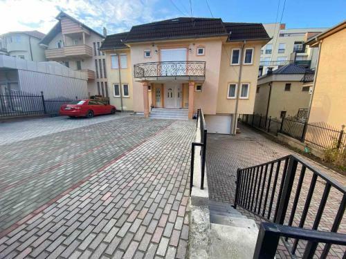 Sunny Hill Apartment Near Royal Mall