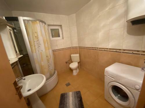 Sunny Hill Apartment Near Royal Mall