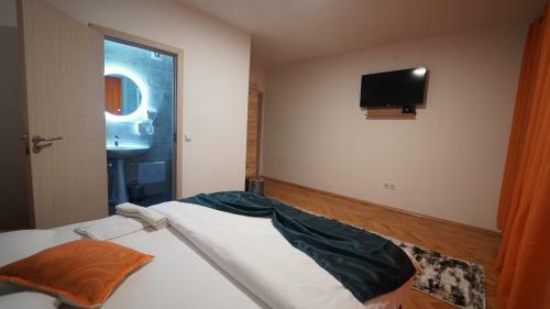 Hotel Madigan's Kosovo