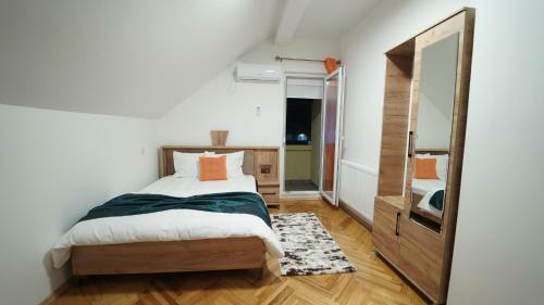 Hotel Madigan's Kosovo