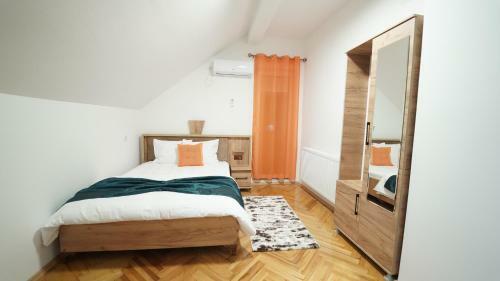 Hotel Madigan's Kosovo
