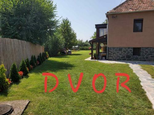 Dvor Seosko Turisti?ko Doma?instvo