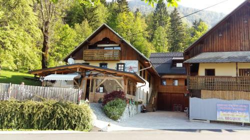 Hostal Slovenian Traditional Guest House