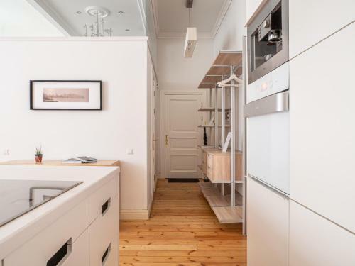Design Meets Comfort - Prestigious City Center Apartment