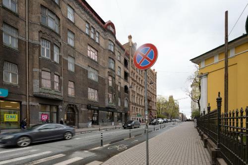 Brivibas Yard Apartment With Parking In City Center