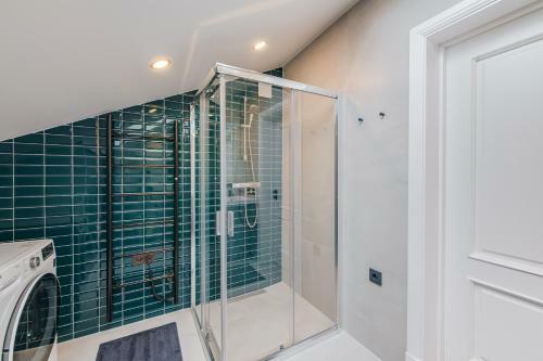 Apartamento Big Design Apt - Sleeps 12 - Best Location