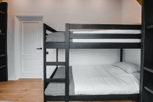 Apartamento Big Design Apt - Sleeps 12 - Best Location