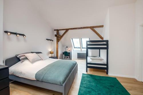 Apartamento Big Design Apt - Sleeps 12 - Best Location