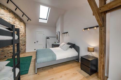 Apartamento Big Design Apt - Sleeps 12 - Best Location