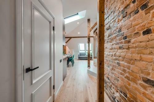 Apartamento Big Design Apt - Sleeps 12 - Best Location