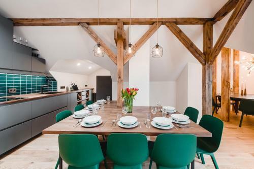 Apartamento Big Design Apt - Sleeps 12 - Best Location