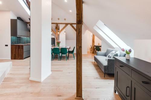 Apartamento Big Design Apt - Sleeps 12 - Best Location