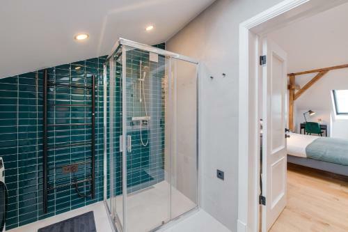 Apartamento Big Design Apt - Sleeps 12 - Best Location