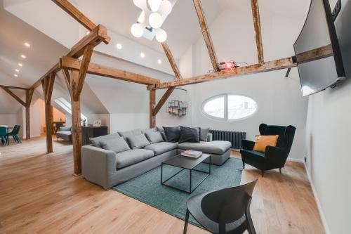 Apartamento Big Design Apt - Sleeps 12 - Best Location