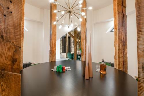 Apartamento Big Design Apt - Sleeps 12 - Best Location
