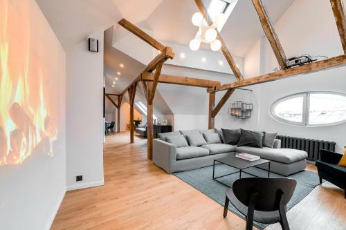 Apartamento Big Design Apt - Sleeps 12 - Best Location