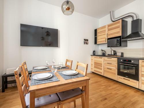 Charming Baron's Residence Apartment