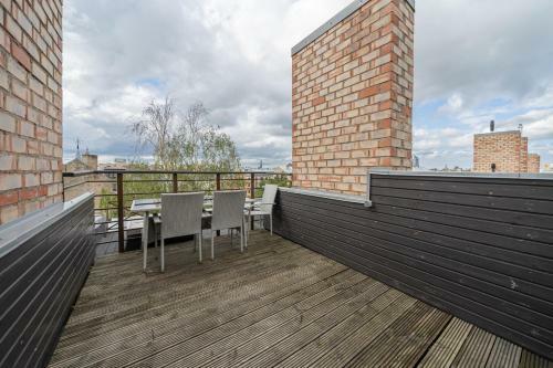 Premium 2-story Penthouse Apartment + Terrace