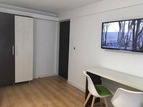 4 Seasons Apartments