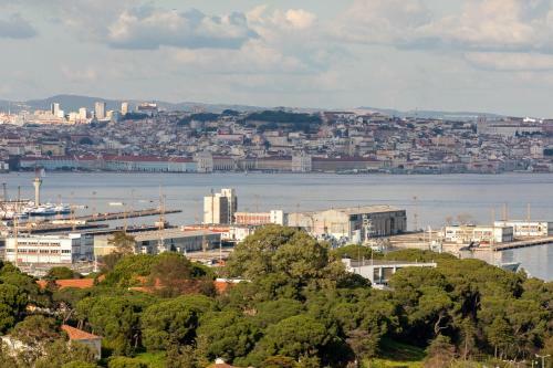 Cristo Rei Apartment - Great Views And Free Parking