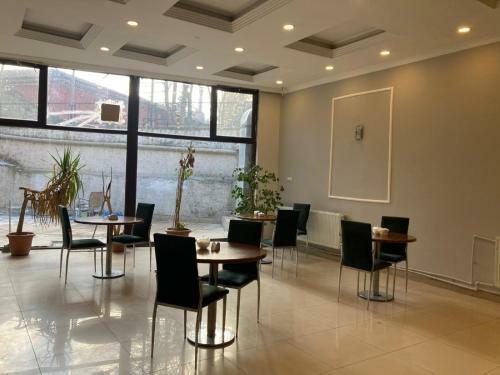 Madi Hotel