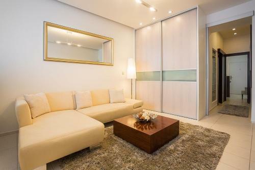 Apartamento Above The Historical Roofs