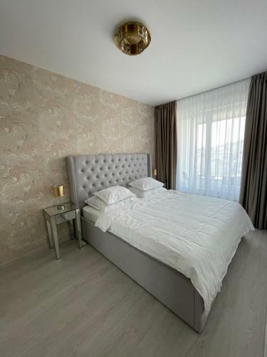 New Luxury City Centre Apartment With Panoramic View, Free Parking