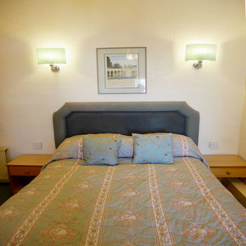 Hostal Holmsdale Hotel