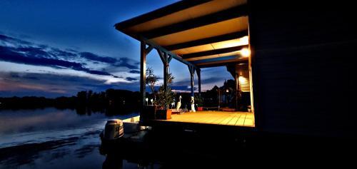 Apartamento Hausboat "?ivot Na Vode"