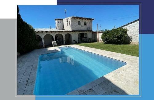 Casa Con Jard�n Y Piscina