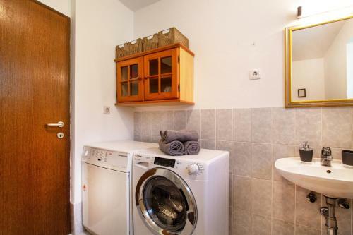 Castle Way Apartments Tamy