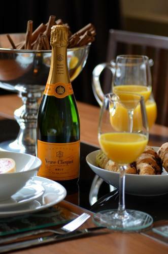 Residence 6 Luxury Serviced Apartments