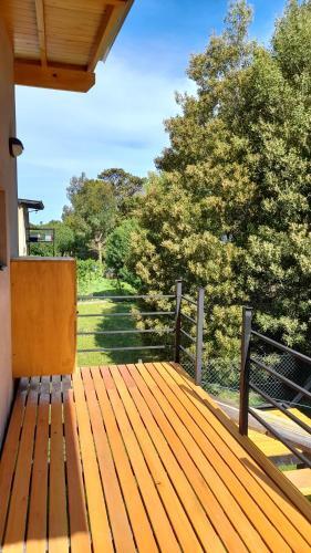 Apartamento Monoambiente Con Deck Y Jardin, Proximo Al Mar.