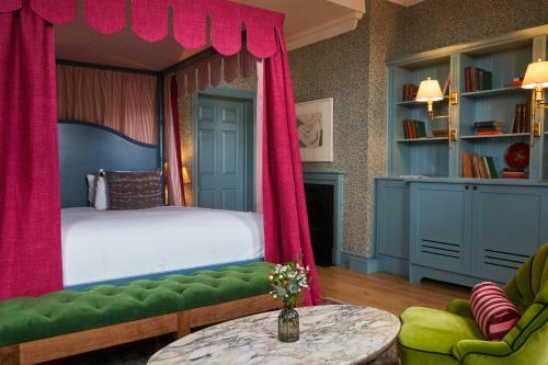 Carlton Mitre Hotel
