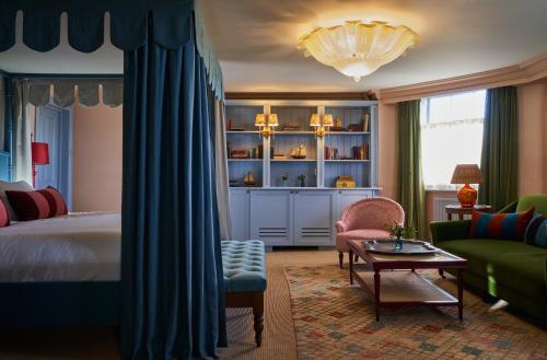 Carlton Mitre Hotel