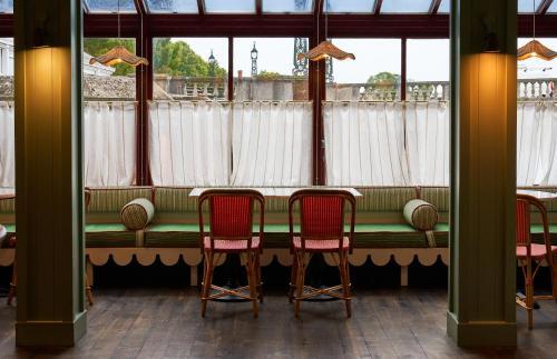 Carlton Mitre Hotel