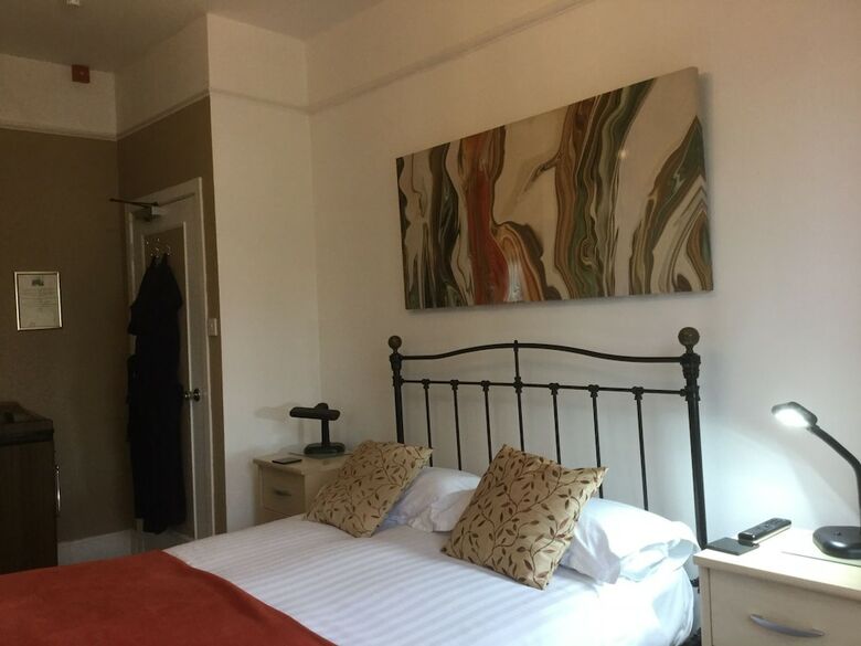 Bed & Breakfast The Groveside Guest House