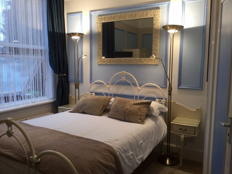 Bed & Breakfast The Groveside Guest House