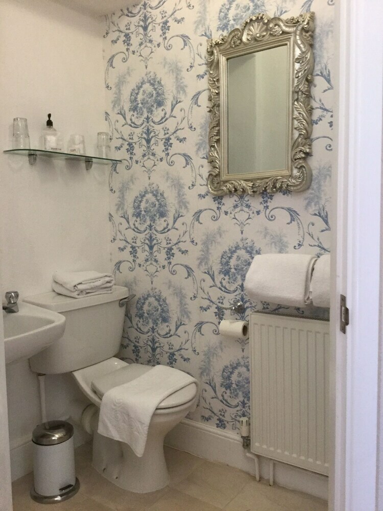 Bed & Breakfast The Groveside Guest House