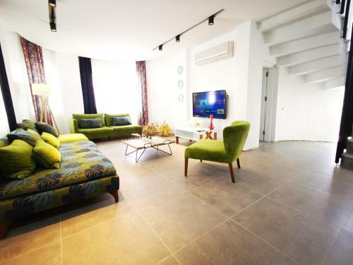 Stunning Villa With Private Pool In Antalya