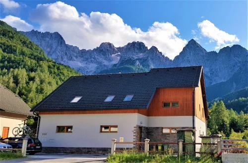 Mountain Peaks Apartment With Sauna
