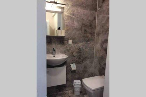 100 M To Beach, Entire Cozy Apartment With Patio
