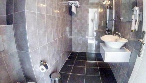 Los Marin But?k Hotel