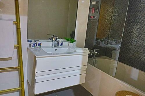 Apartamento T2 Praia Apulia Piscina E Wi-fi