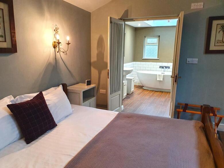Hostal Holmwood House Guest Accommodation