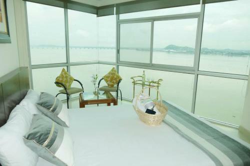 Apartamento Ecu Suites Highestview-penthouse Riverfront Wyndham Airport