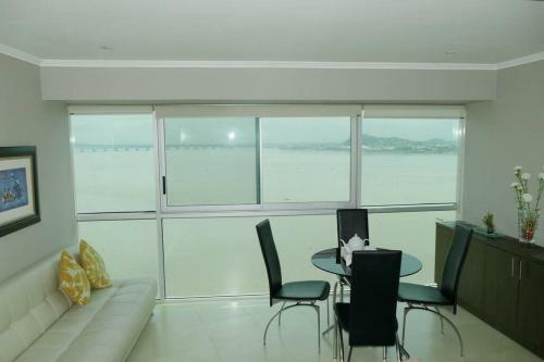 Apartamento Ecu Suites Highestview-penthouse Riverfront Wyndham Airport