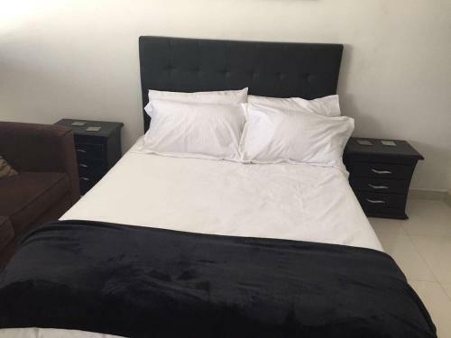 Cosy Studio Apartment Great Location (203)