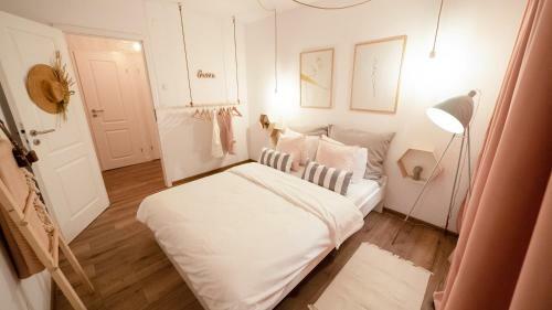 The Retreat - Heartwarming Fireplace 3-room Apartment