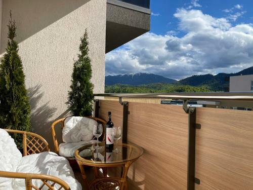 Cozy One Bedroom Apartment With Mountain View